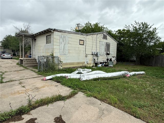 1350 Daytona Dr, Corpus Christi, TX 78415
