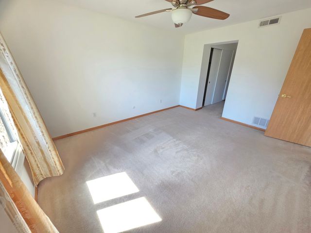 801 Brook Drive 3, Streamwood, IL 60107