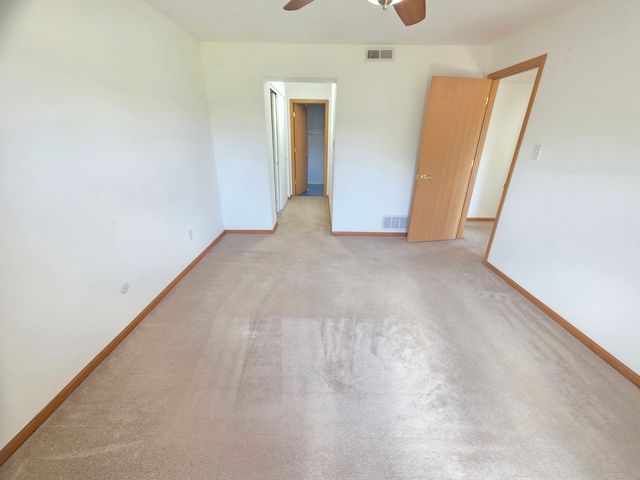 801 Brook Drive 3, Streamwood, IL 60107