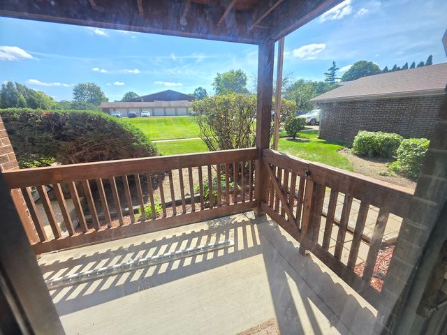 801 Brook Drive 3, Streamwood, IL 60107