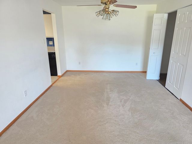 801 Brook Drive 3, Streamwood, IL 60107