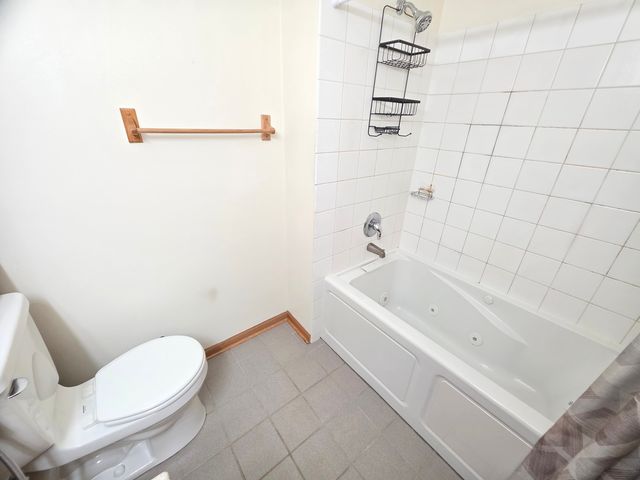 801 Brook Drive 3, Streamwood, IL 60107