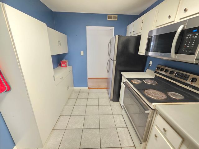 801 Brook Drive 3, Streamwood, IL 60107