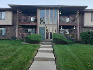 801 Brook Drive 3, Streamwood, IL 60107