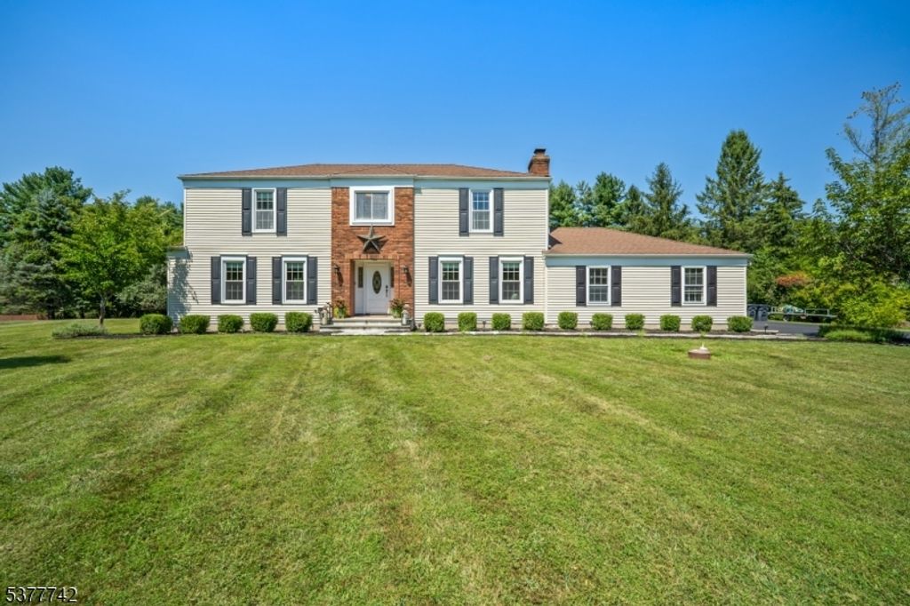 6 Robert Dr, Clinton Twp., NJ 08833