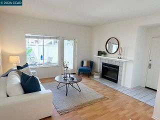99 Marina Lakes Dr, Richmond, CA 94804