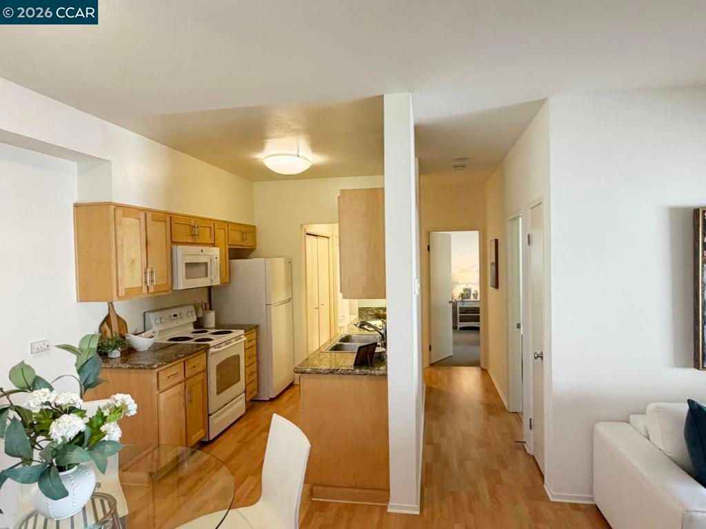 Image 5 of property listing at 99 Marina Lakes Dr, Richmond, CA 94804