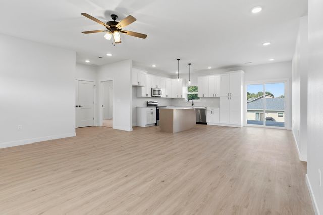 711 Battle Creek Ln, Minneapolis, KS 67467