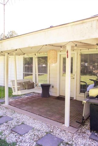 810 Shadberry Drive, Magnolia, TX 77354