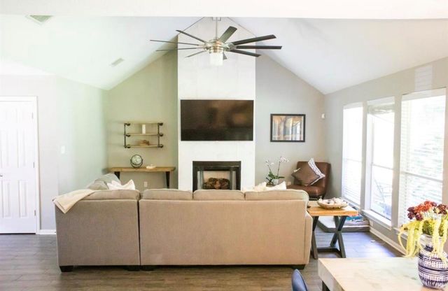 810 Shadberry Drive, Magnolia, TX 77354