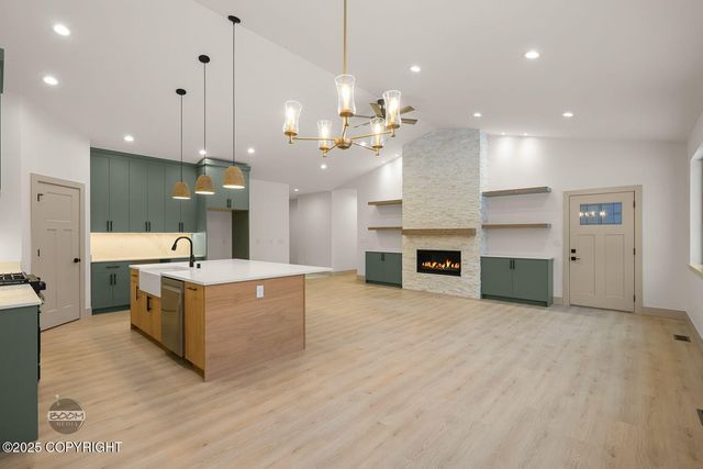 2073 W Cashatt Drive, Wasilla, AK 99654