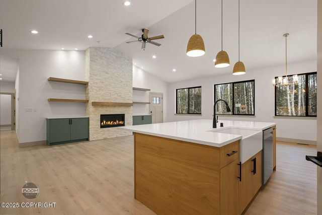 2073 W Cashatt Drive, Wasilla, AK 99654