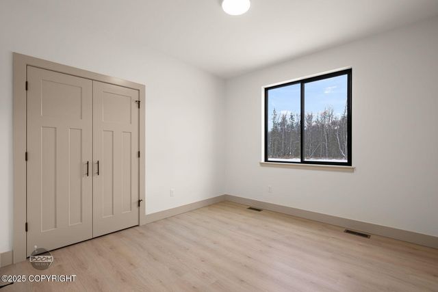 2073 W Cashatt Drive, Wasilla, AK 99654