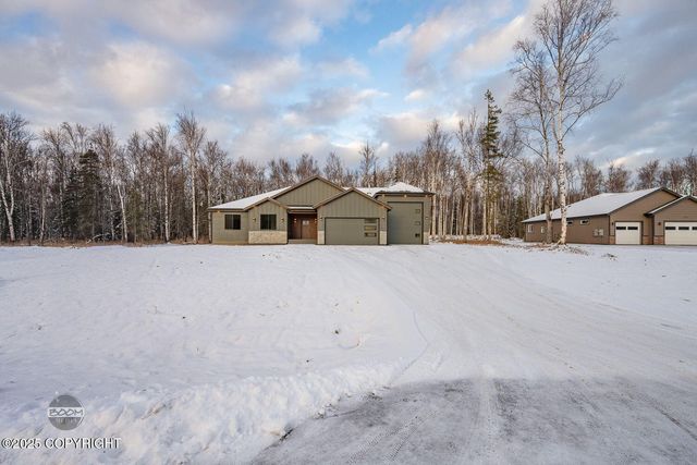 2073 W Cashatt Drive, Wasilla, AK 99654