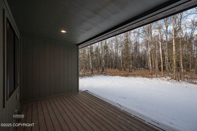 2073 W Cashatt Drive, Wasilla, AK 99654