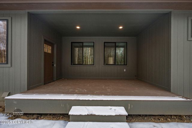 2073 W Cashatt Drive, Wasilla, AK 99654