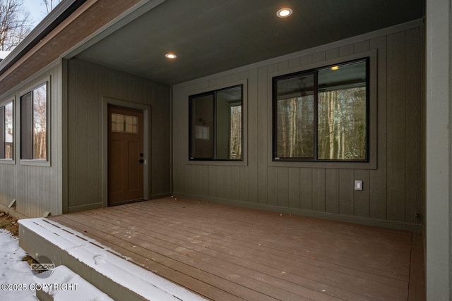 2073 W Cashatt Drive, Wasilla, AK 99654