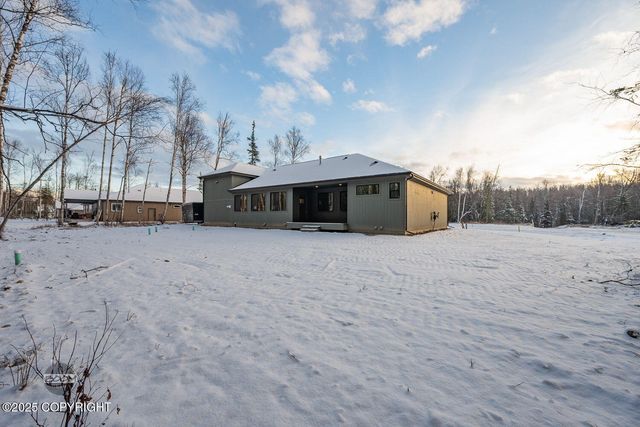 2073 W Cashatt Drive, Wasilla, AK 99654