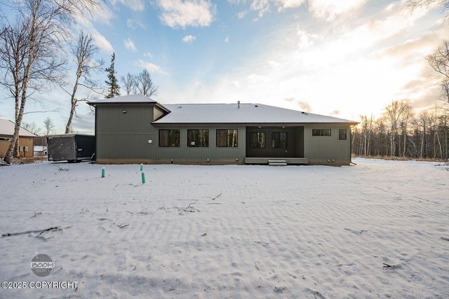 2073 W Cashatt Drive, Wasilla, AK 99654