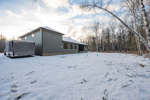 2073 W Cashatt Drive, Wasilla, AK 99654