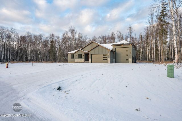 2073 W Cashatt Drive, Wasilla, AK 99654