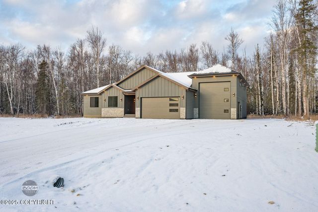 2073 W Cashatt Drive, Wasilla, AK 99654