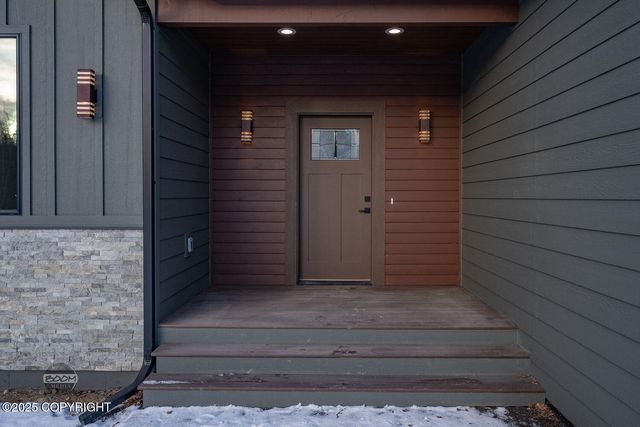 2073 W Cashatt Drive, Wasilla, AK 99654