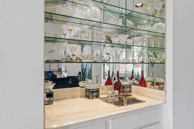 525 Desert W Drive, Rancho Mirage, CA 92270