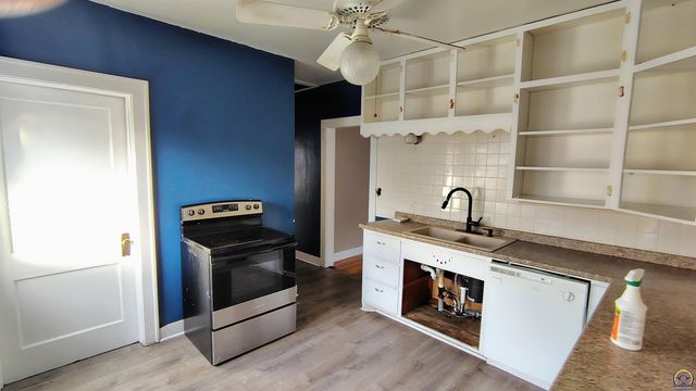 909 State ST, Emporia, KS 66801