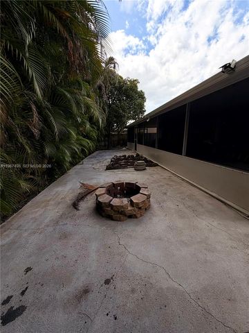 6080 NW 199th St, Hialeah, FL 33015