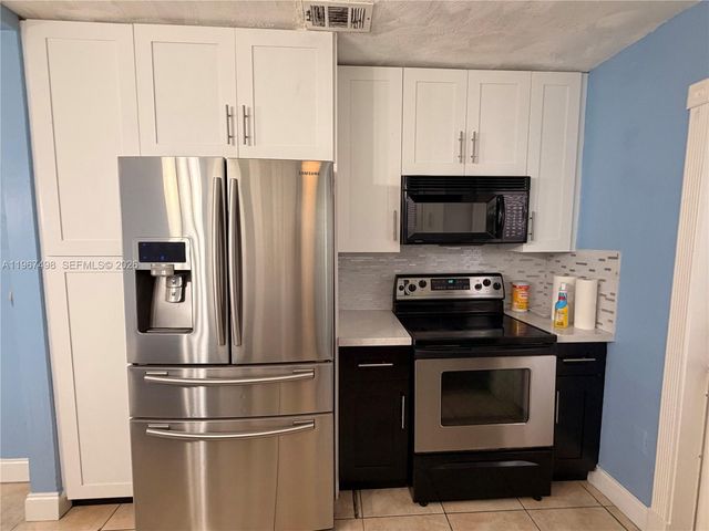 6080 NW 199th St, Hialeah, FL 33015