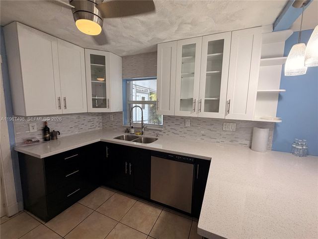 6080 NW 199th St, Hialeah, FL 33015