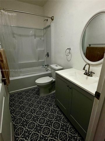 6080 NW 199th St, Hialeah, FL 33015