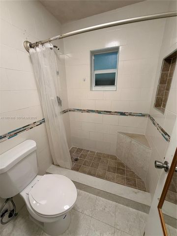 6080 NW 199th St, Hialeah, FL 33015