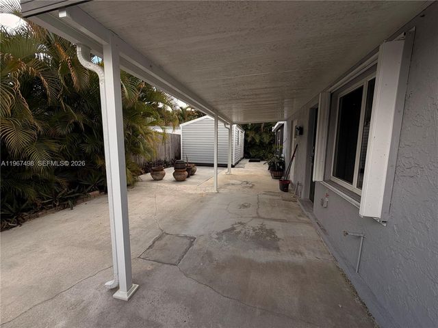 6080 NW 199th St, Hialeah, FL 33015