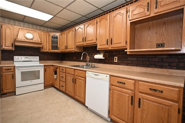 388 Bow St, Stockdale, PA 15483
