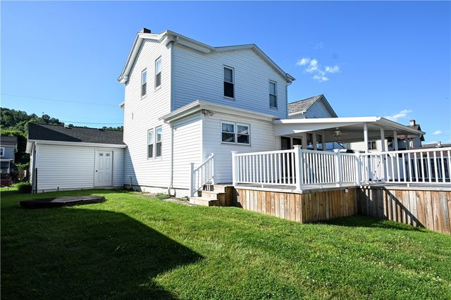 388 Bow St, Stockdale, PA 15483