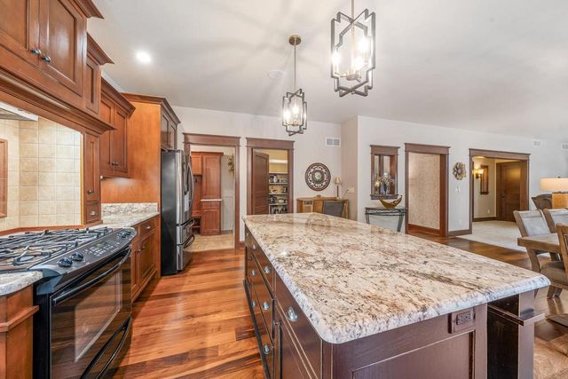 1000 CROWN POINTE CIRCLE, Suamico, WI 54173