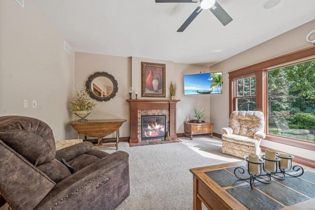 1000 CROWN POINTE CIRCLE, Suamico, WI 54173