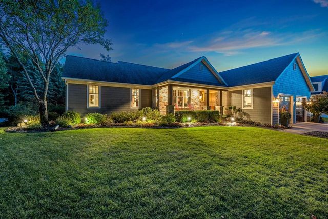 1000 CROWN POINTE CIRCLE, Suamico, WI 54173