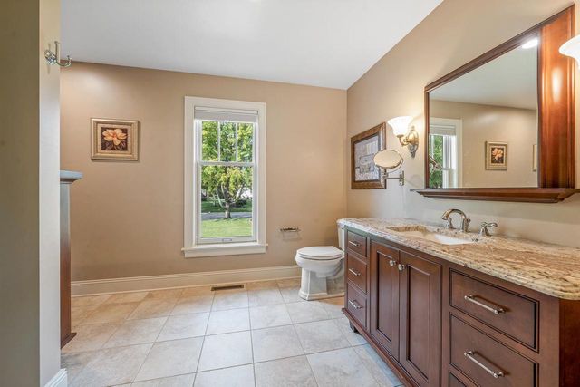 1000 CROWN POINTE CIRCLE, Suamico, WI 54173