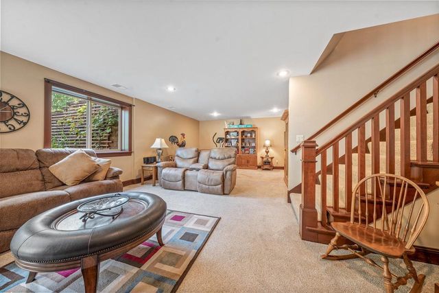 1000 CROWN POINTE CIRCLE, Suamico, WI 54173
