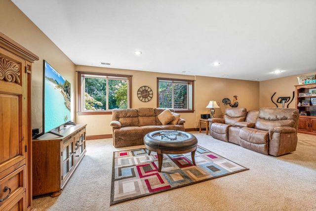 1000 CROWN POINTE CIRCLE, Suamico, WI 54173