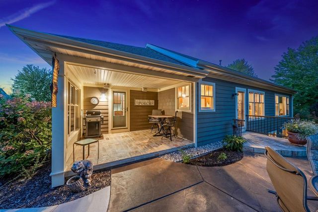 1000 CROWN POINTE CIRCLE, Suamico, WI 54173
