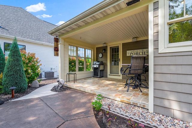 1000 CROWN POINTE CIRCLE, Suamico, WI 54173