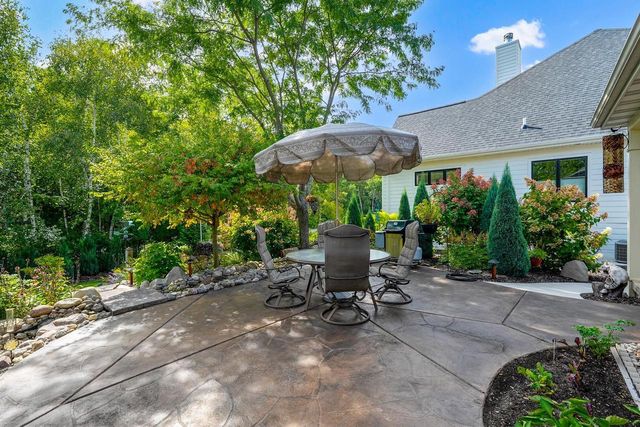 1000 CROWN POINTE CIRCLE, Suamico, WI 54173