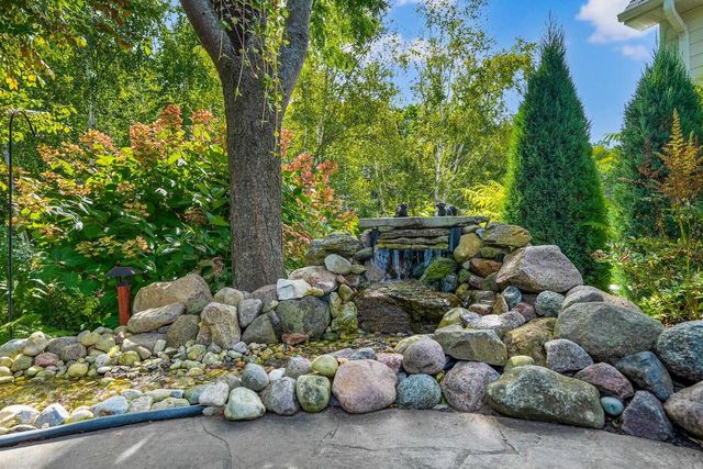 1000 CROWN POINTE CIRCLE, Suamico, WI 54173