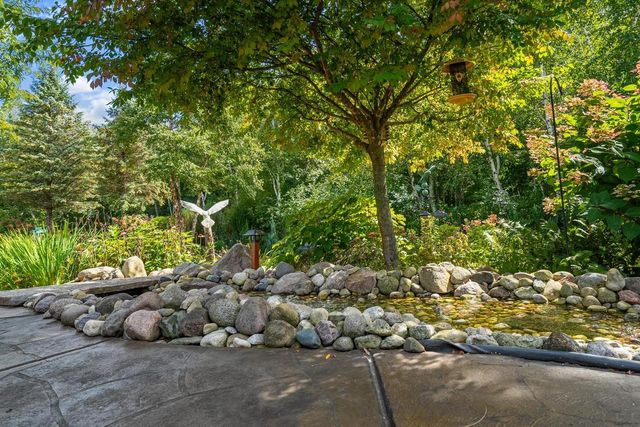 1000 CROWN POINTE CIRCLE, Suamico, WI 54173