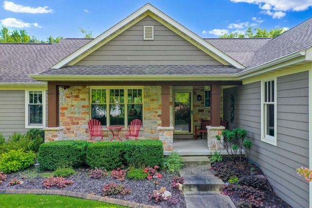 1000 CROWN POINTE CIRCLE, Suamico, WI 54173