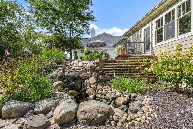 1000 CROWN POINTE CIRCLE, Suamico, WI 54173